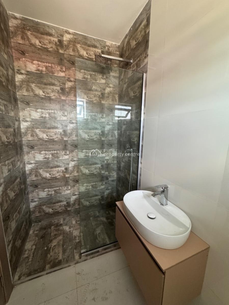 an Exclusive Deluxe 2 Bedroom Flat with Bq, Lekki Phase 1, Lekki, Lagos, Flat / Apartment for Rent