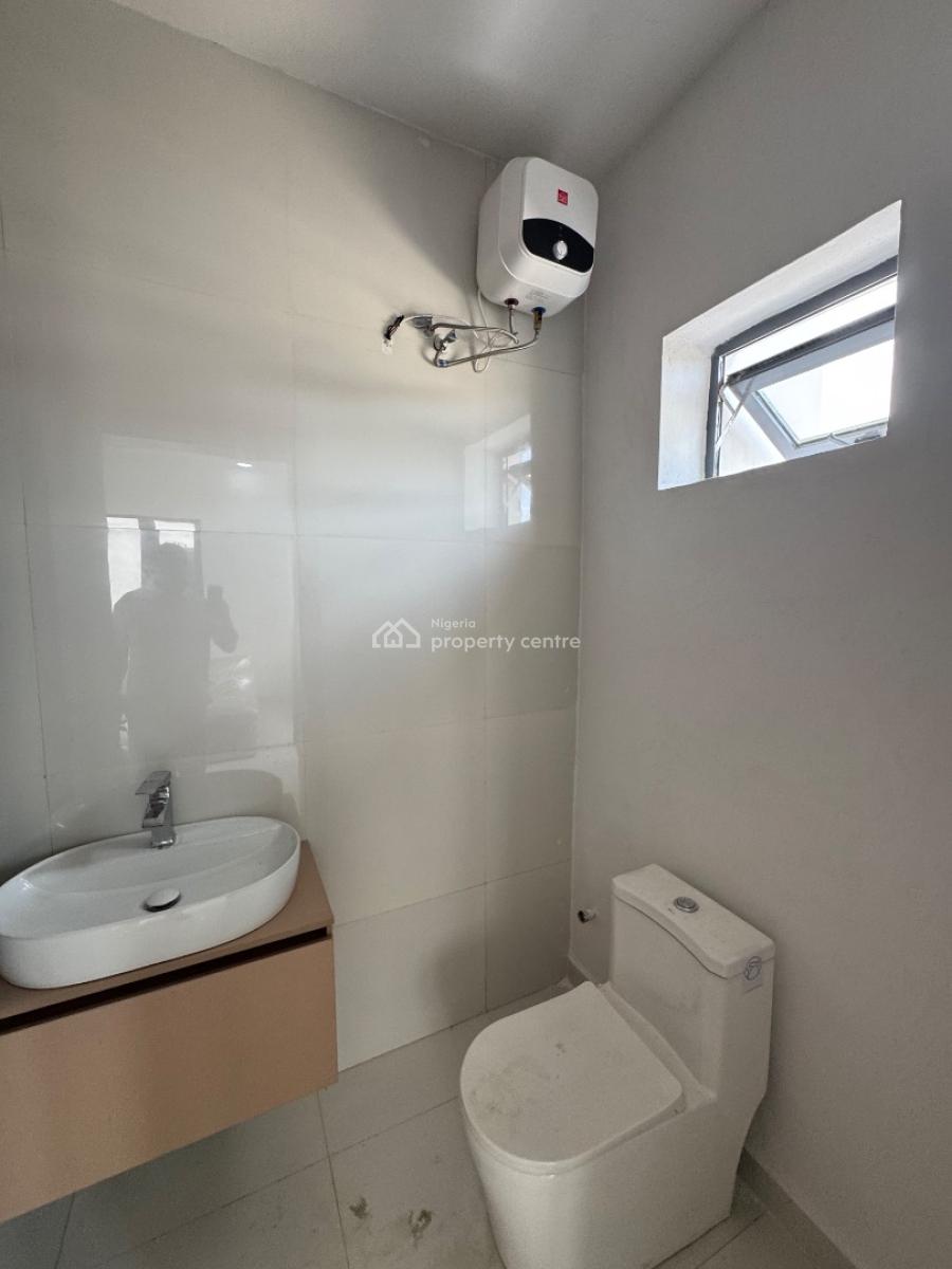 an Exclusive Deluxe 2 Bedroom Flat with Bq, Lekki Phase 1, Lekki, Lagos, Flat / Apartment for Rent