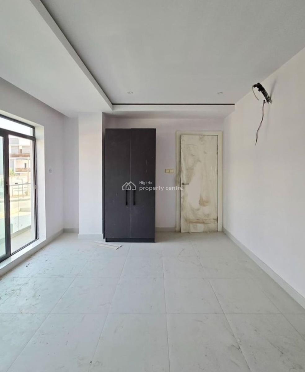 Spacious  2 Bedroom Apartment with Pool, Gym, Lekki Phase 1, Lekki, Lagos, Flat / Apartment for Sale