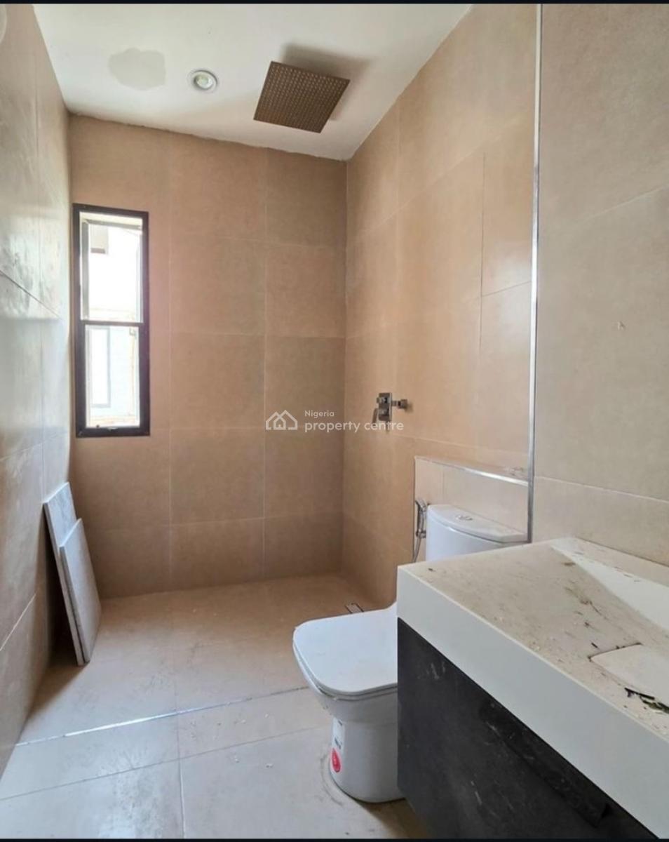 Spacious  2 Bedroom Apartment with Pool, Gym, Lekki Phase 1, Lekki, Lagos, Flat / Apartment for Sale