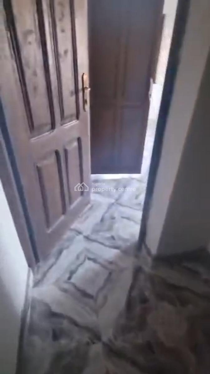 Spacious 3bedroom Flat, Off Pedro Road, Shomolu, Lagos, Flat / Apartment for Rent