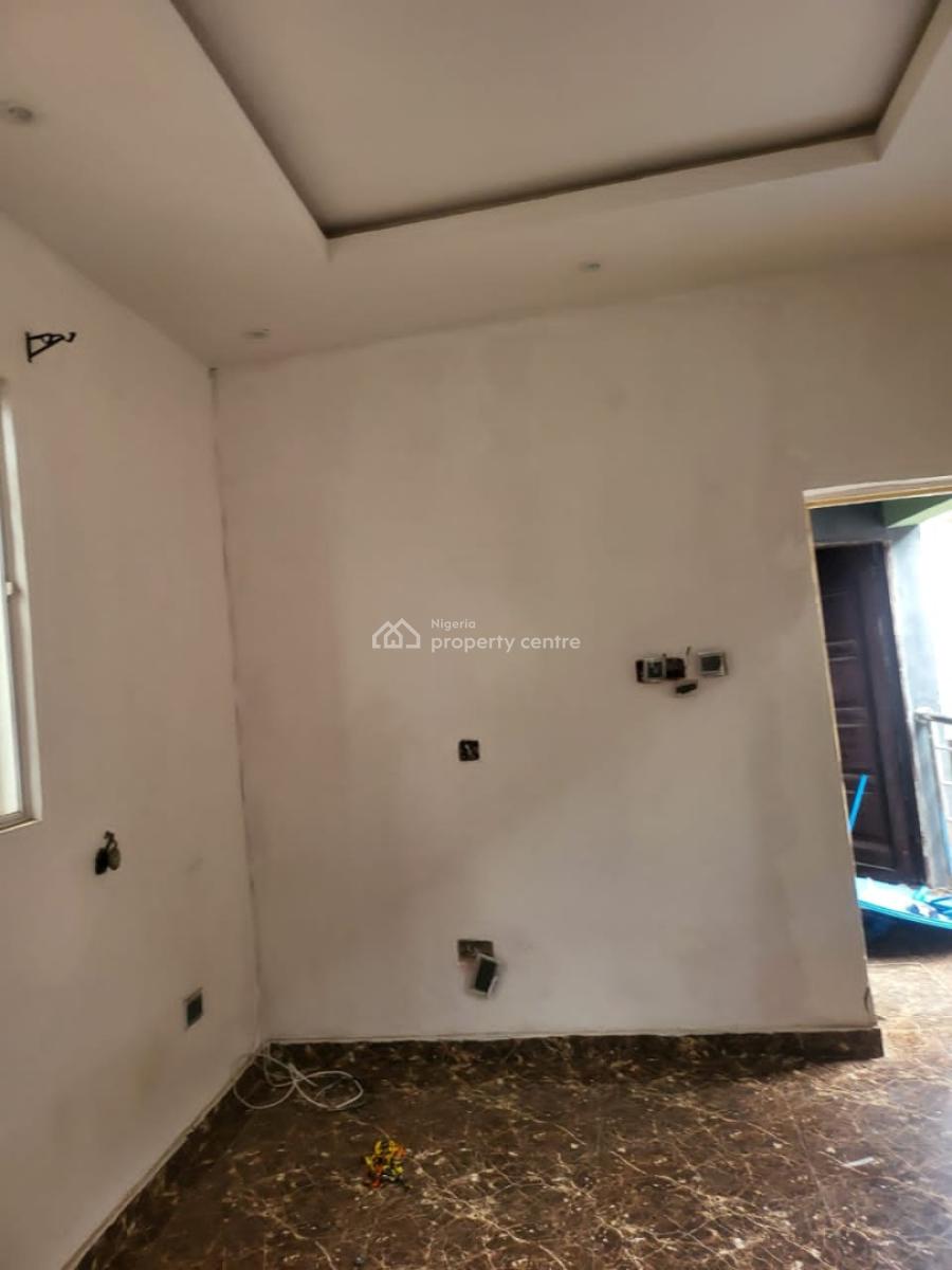 Spacious  Mini Flat, Magodo, Lagos, Mini Flat (room and Parlour) for Rent