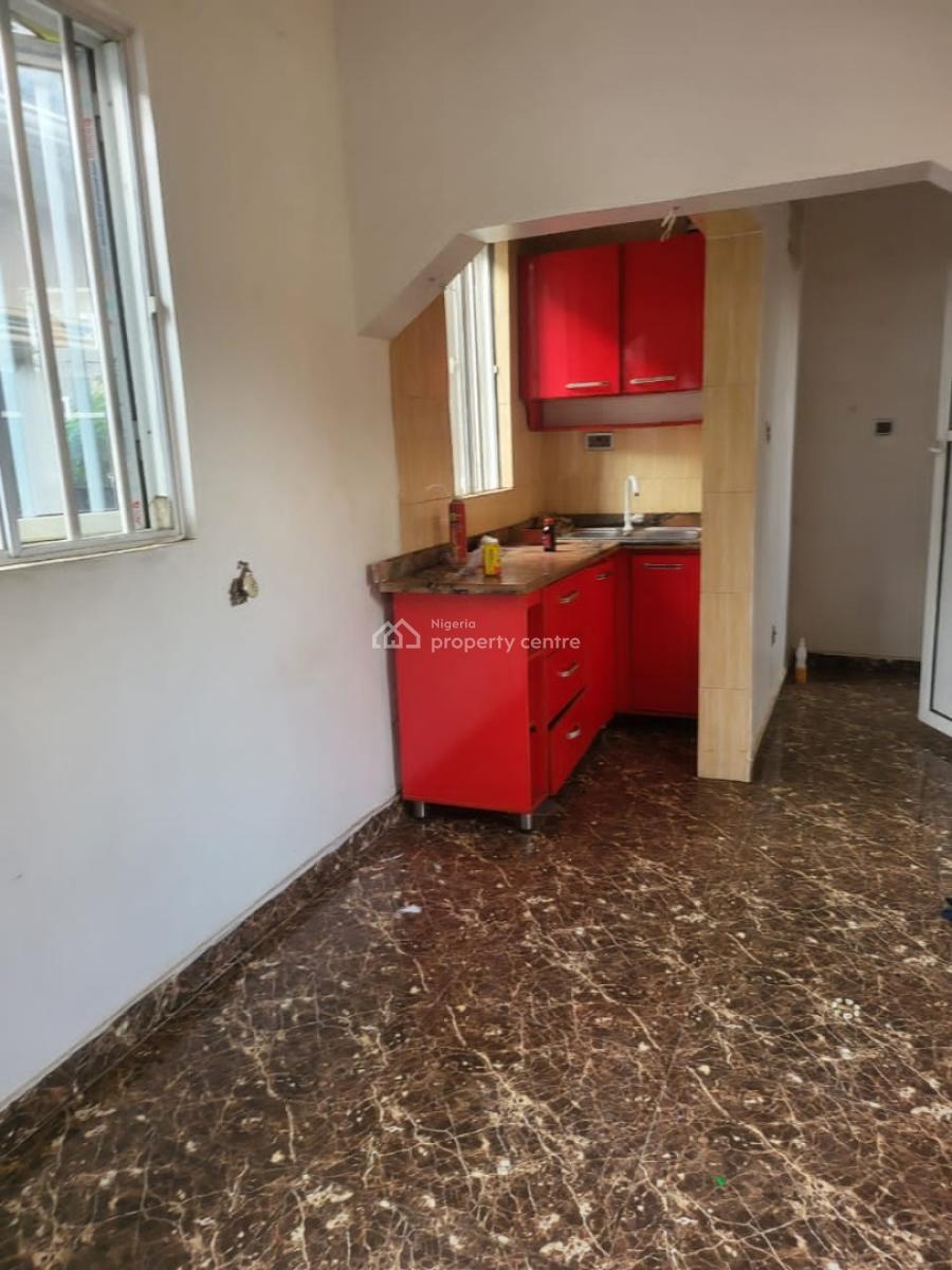 Spacious  Mini Flat, Magodo, Lagos, Mini Flat (room and Parlour) for Rent