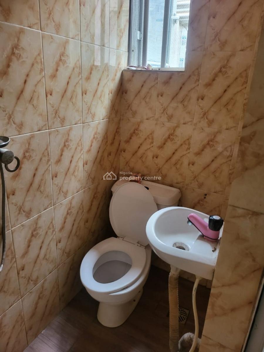 Spacious  Mini Flat, Magodo, Lagos, Mini Flat (room and Parlour) for Rent