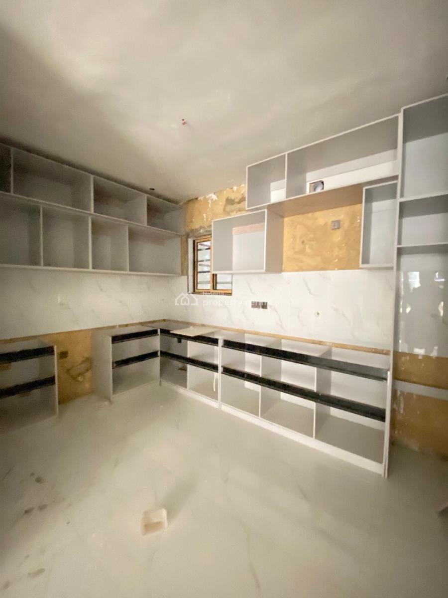 Neat 2 Bedroom Apartment, Lekki Phase 1, Lekki, Lagos, Flat / Apartment for Sale