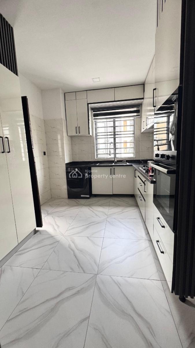 2 Bedroom Partially Furnished Apartmen, Lekki Phase 1, Lekki, Lagos, Flat / Apartment for Rent