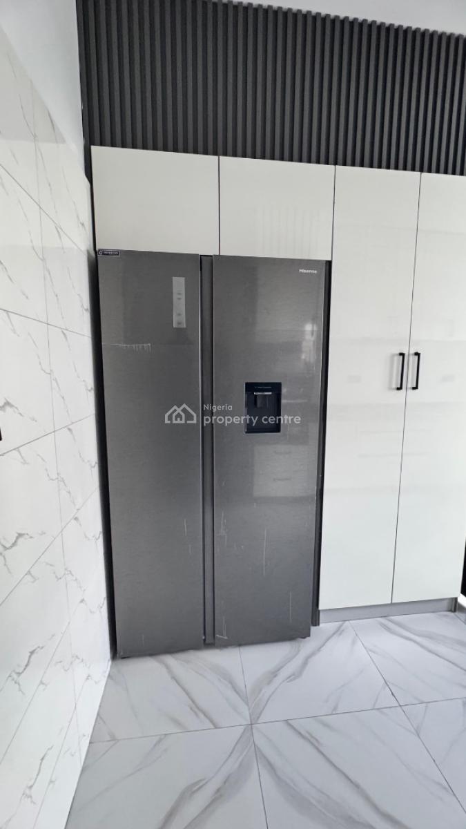 2 Bedroom Partially Furnished Apartmen, Lekki Phase 1, Lekki, Lagos, Flat / Apartment for Rent