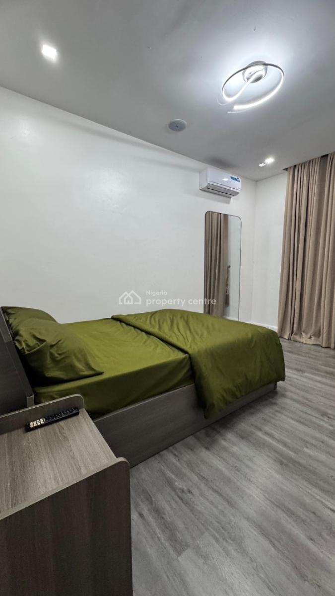 2 Bedroom Partially Furnished Apartmen, Lekki Phase 1, Lekki, Lagos, Flat / Apartment for Rent