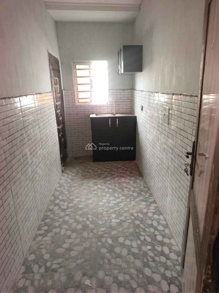 Two Bedroom Apartment, Alimosho, Lagos, Flat / Apartment for Rent