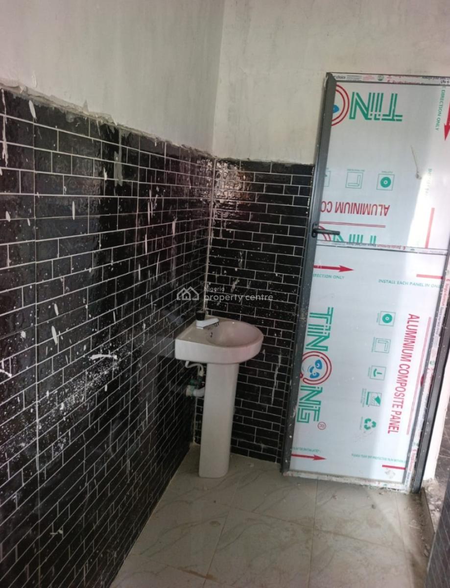 Two Bedroom Apartment, Alimosho, Lagos, Flat / Apartment for Rent