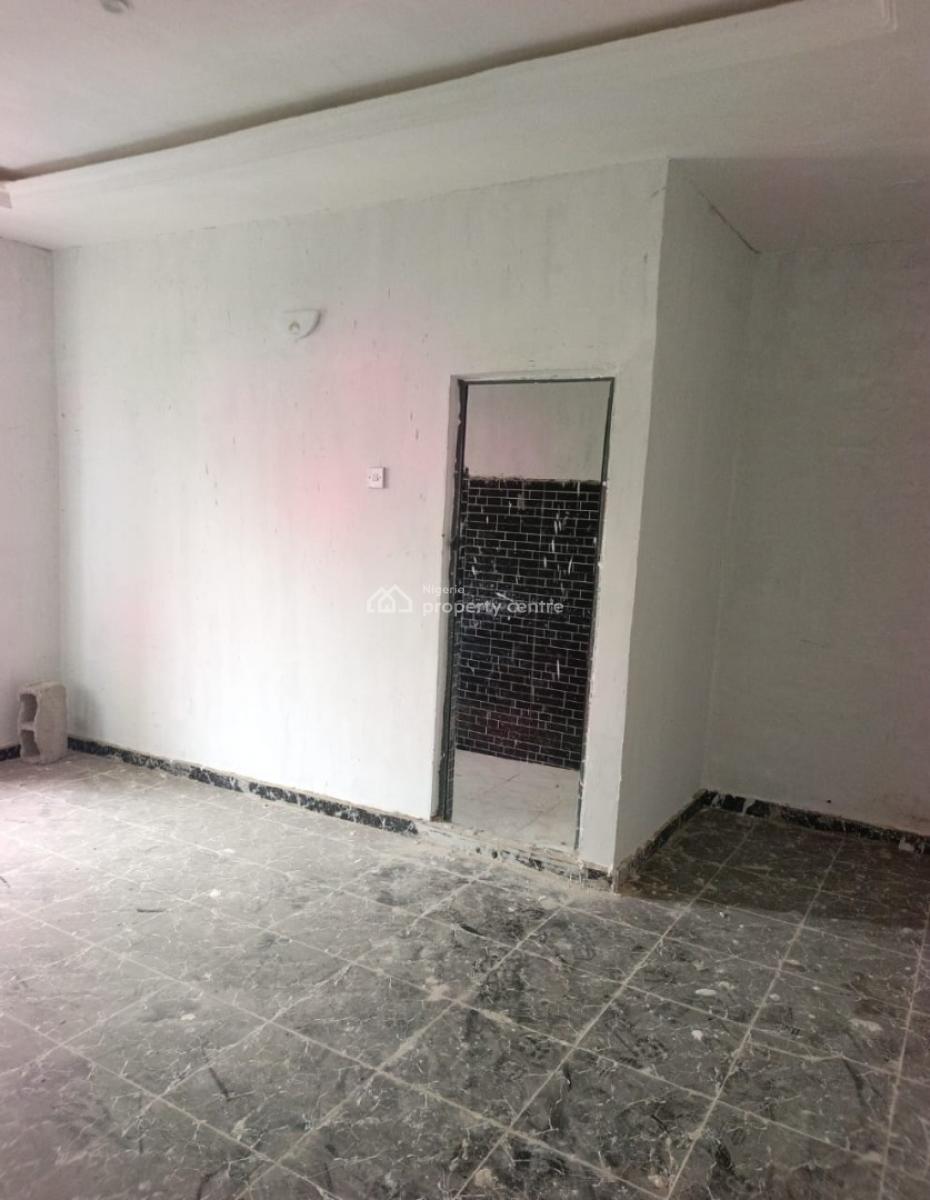 Two Bedroom Apartment, Alimosho, Lagos, Flat / Apartment for Rent