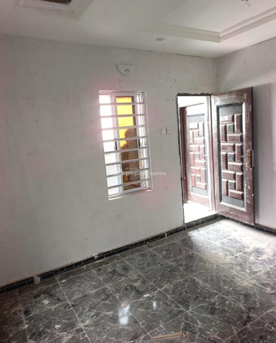 Two Bedroom Apartment, Alimosho, Lagos, Flat / Apartment for Rent