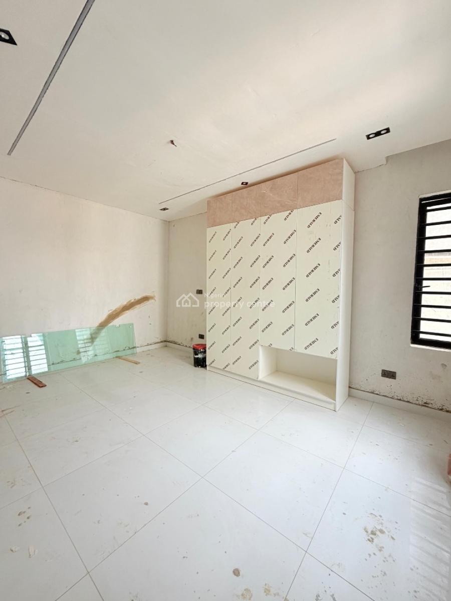 a Fancy 1 Bedroom Apartment, Lekki Phase 1, Lekki, Lagos, Flat / Apartment for Sale