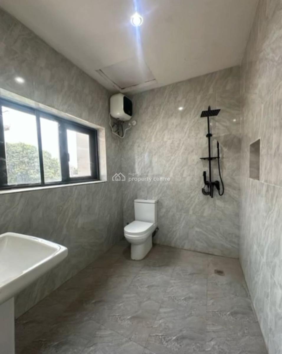 Distress 4bedroom Terrace Duplex in Utako, Utako, Abuja, Terraced Duplex for Sale