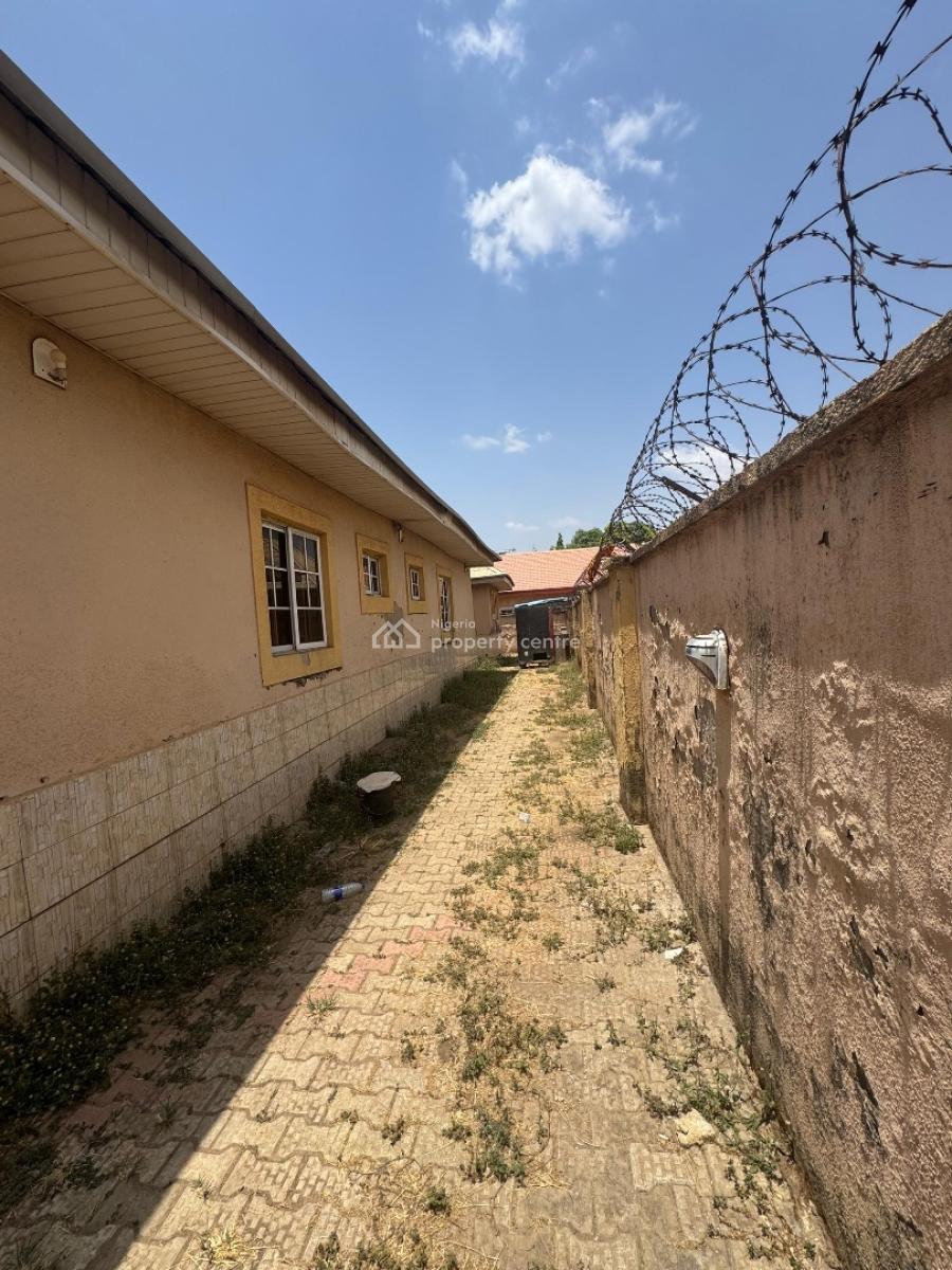 3 Bedroom Detached Bungalow with 2 Rooms Bq, Apo, Abuja, Detached Bungalow for Sale