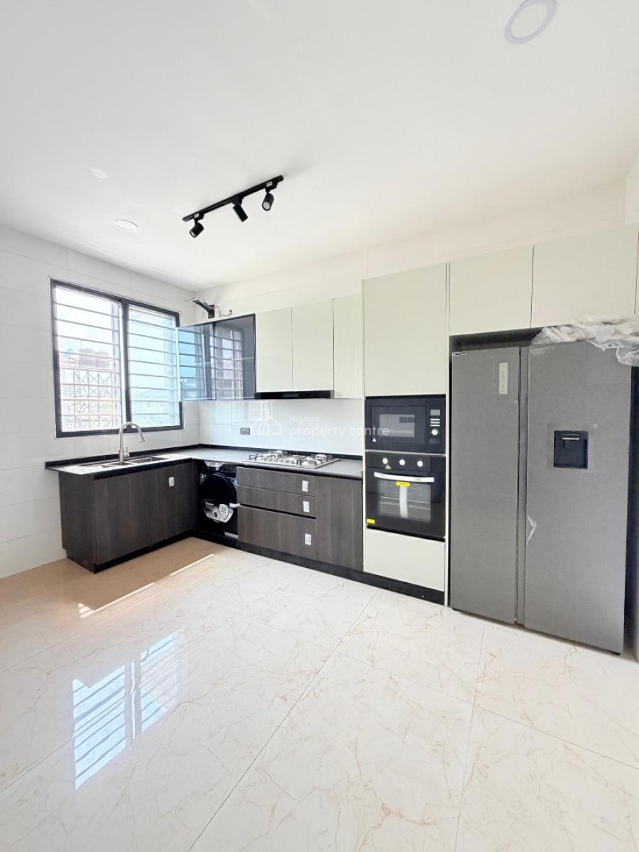 Well Detailed 4 Bedroom Maisonette, Lekki Phase 1, Lekki, Lagos, Flat / Apartment for Sale