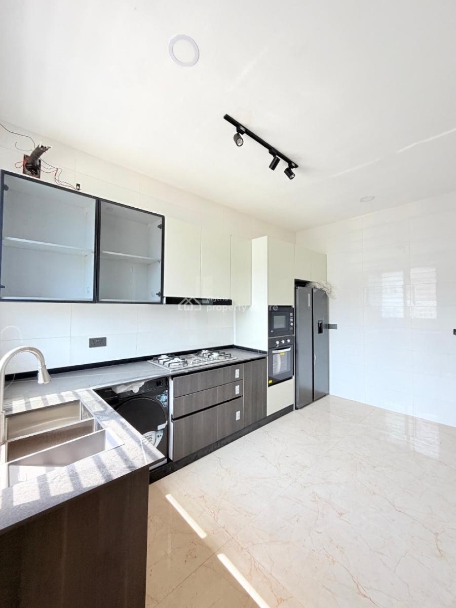 Well Detailed 4 Bedroom Maisonette, Lekki Phase 1, Lekki, Lagos, Flat / Apartment for Sale