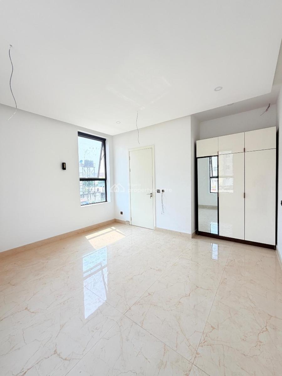 Well Detailed 4 Bedroom Maisonette, Lekki Phase 1, Lekki, Lagos, Flat / Apartment for Sale