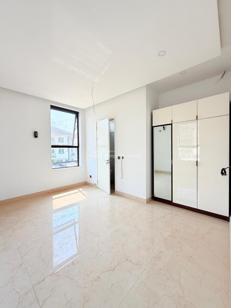 Well Detailed 4 Bedroom Maisonette, Lekki Phase 1, Lekki, Lagos, Flat / Apartment for Sale