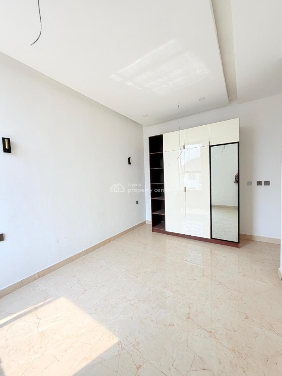 Well Detailed 4 Bedroom Maisonette, Lekki Phase 1, Lekki, Lagos, Flat / Apartment for Sale
