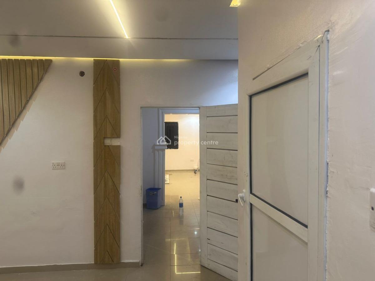 Spacious Serviced 1 Bedroom in an Estate with 24 Hours Power Supply, Fully Serviced Off Palace Road, Oniru, Victoria Island (vi), Lagos, Mini Flat (room and Parlour) for Rent