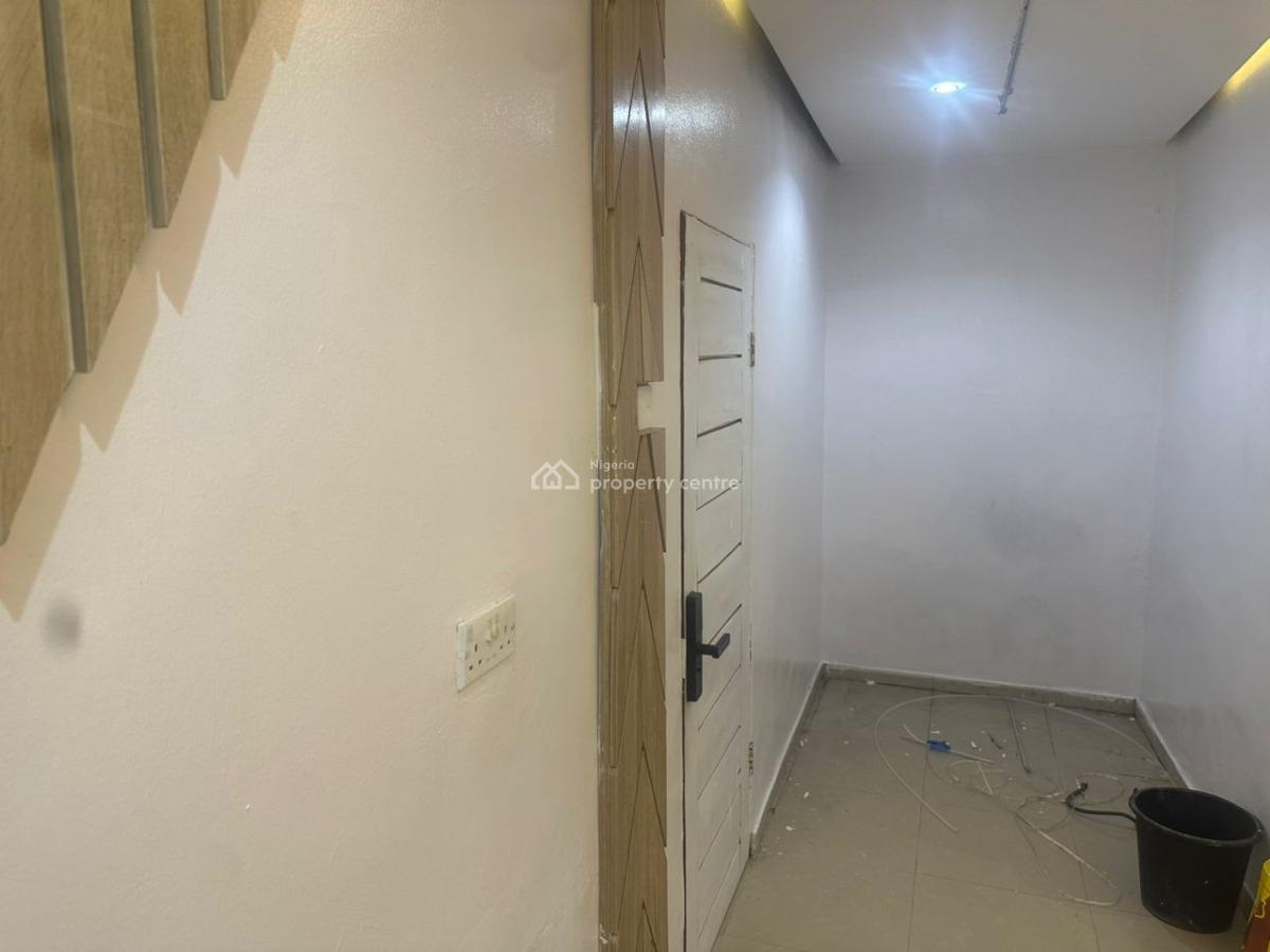 Spacious Serviced 1 Bedroom in an Estate with 24 Hours Power Supply, Fully Serviced Off Palace Road, Oniru, Victoria Island (vi), Lagos, Mini Flat (room and Parlour) for Rent