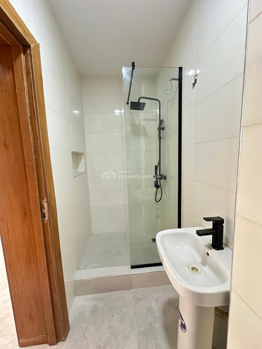 Beautifully Built 2 Bedroom Apartment with Gym and Elevator, Lekki Phase 1, Lekki, Lagos, Flat / Apartment for Sale