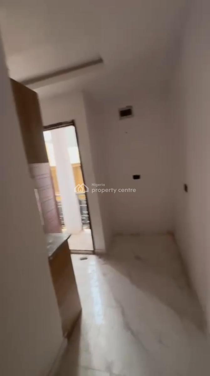 2 Bedroom Apartment, Morocco Road, Yaba, Lagos, Flat / Apartment for Rent