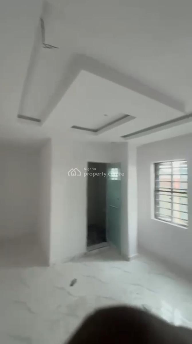 2 Bedroom Apartment, Morocco Road, Yaba, Lagos, Flat / Apartment for Rent