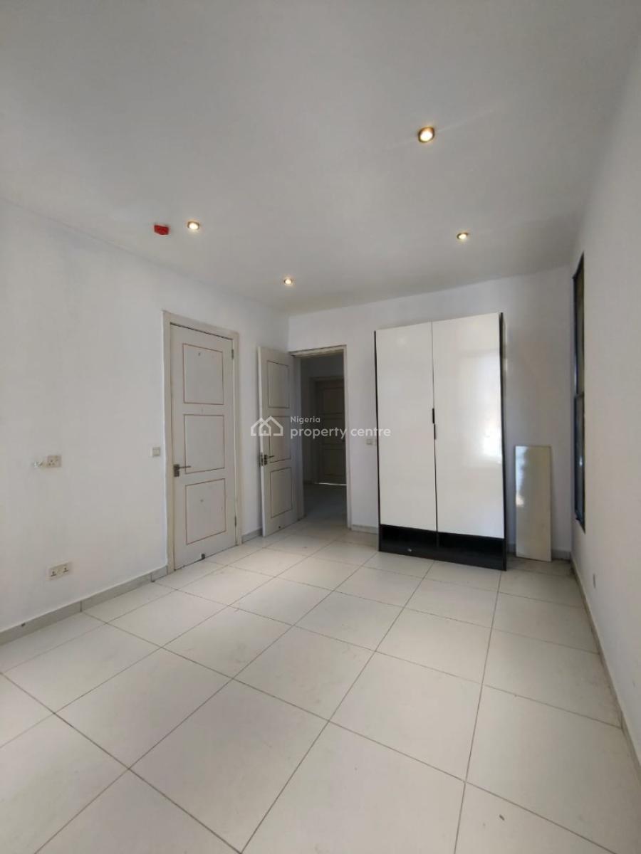 Lovely Well Built 4-bedroom Available, Ologolo, Lekki, Lagos, Flat / Apartment for Rent