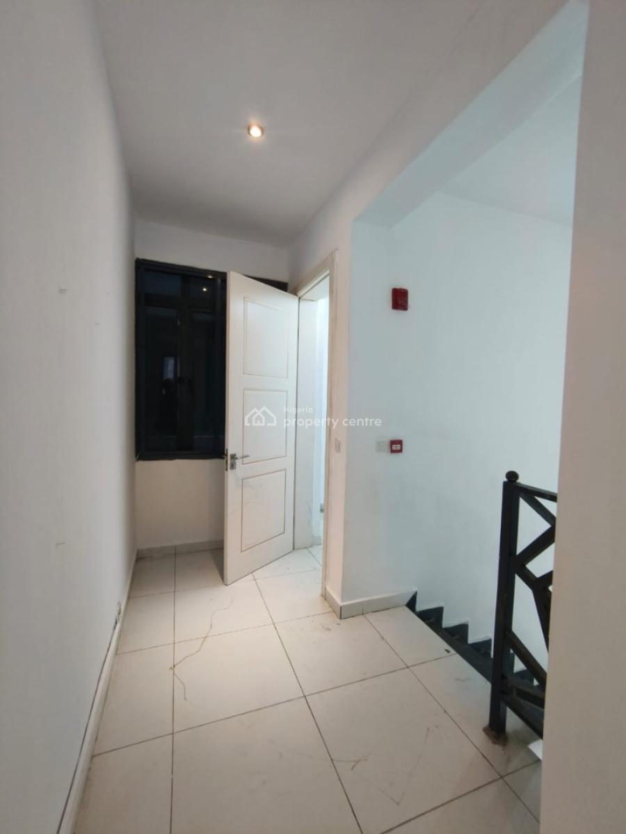 Lovely Well Built 4-bedroom Available, Ologolo, Lekki, Lagos, Flat / Apartment for Rent