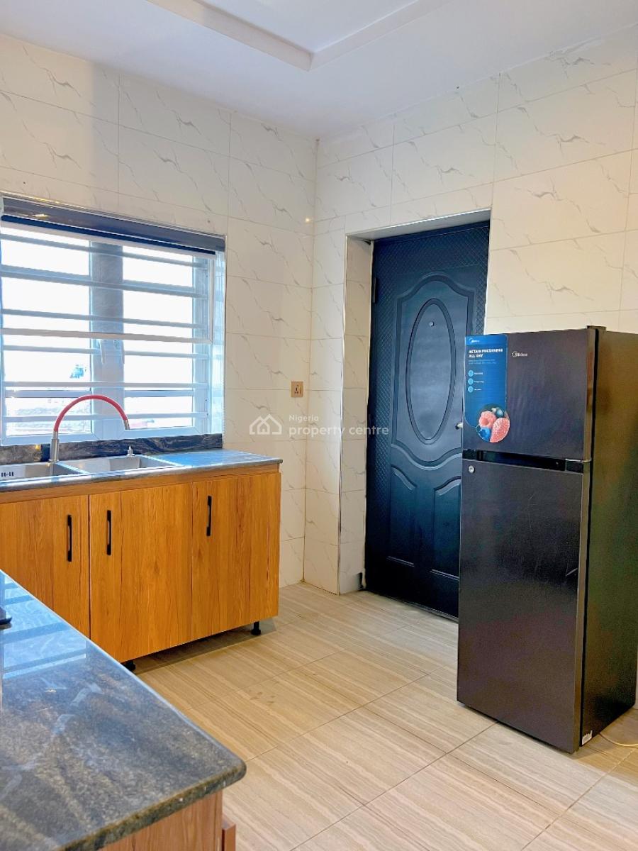 Executive 2 Bedrooms Apt in Ilupeju  Ideal for Corporate/family Stay, 14, Arikewuyo Street, Off Ilupeju-onipanu Road., Ilupeju, Lagos, Flat / Apartment Short Let