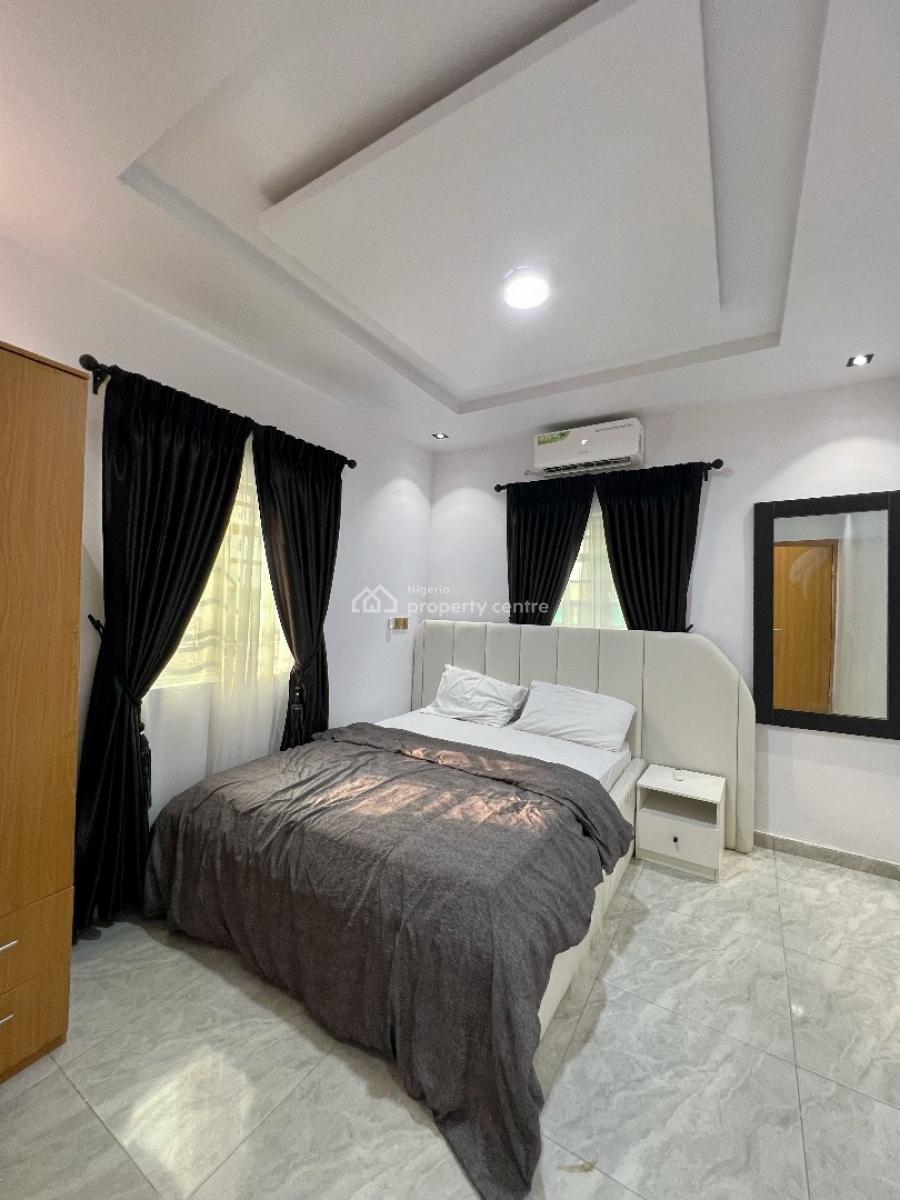 Spacious 2 Bedroom Flat in Ilupeju for Family Stays/ Hangouts, 14, Arikewuyo Street, Off Ilupeju-onipanu Road., Ilupeju, Lagos, Flat / Apartment Short Let
