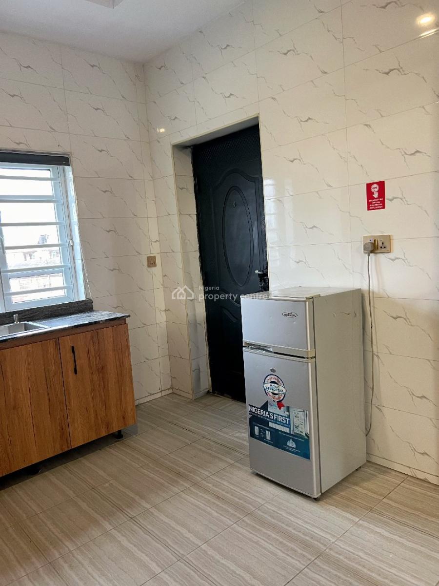 Spacious 2 Bedroom Flat in Ilupeju for Family Stays/ Hangouts, 14, Arikewuyo Street, Off Ilupeju-onipanu Road., Ilupeju, Lagos, Flat / Apartment Short Let