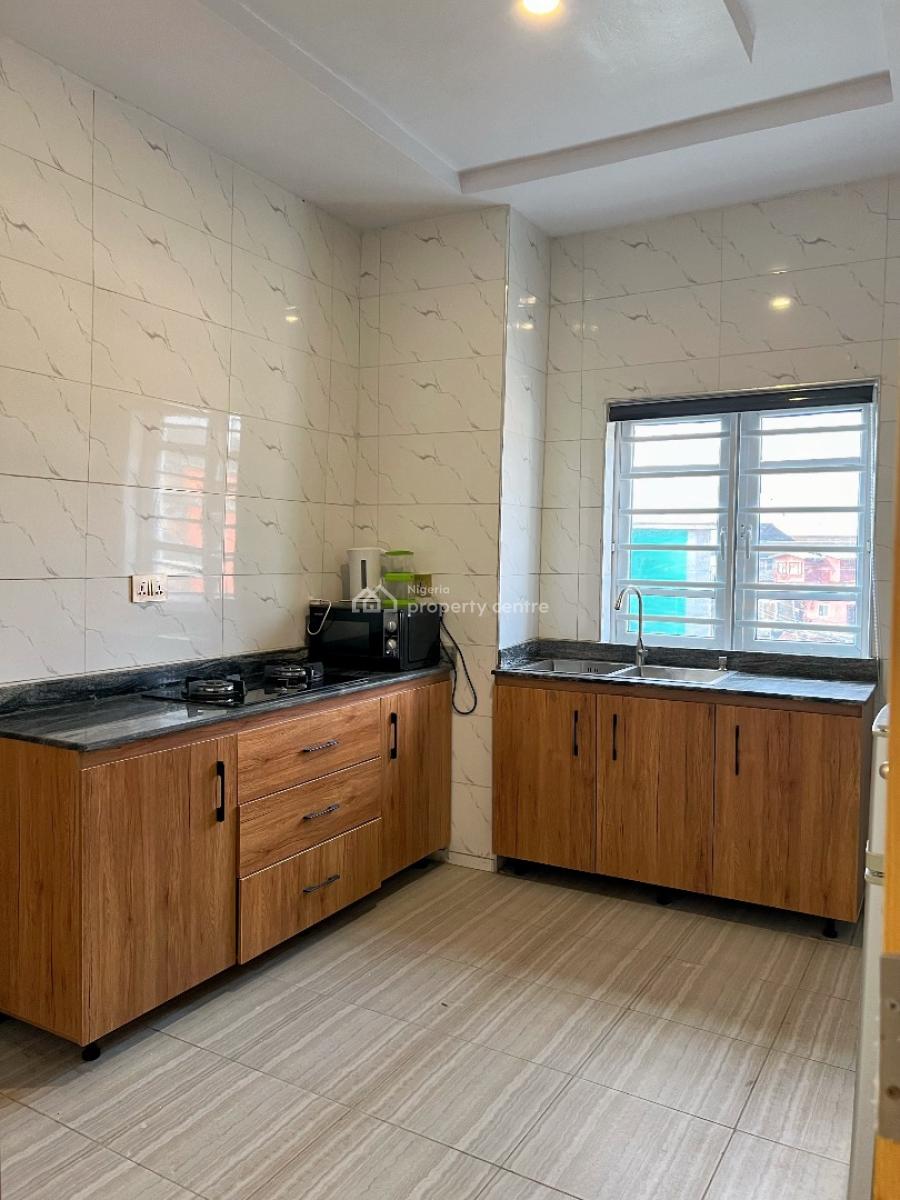 Spacious 2 Bedroom Flat in Ilupeju for Family Stays/ Hangouts, 14, Arikewuyo Street, Off Ilupeju-onipanu Road., Ilupeju, Lagos, Flat / Apartment Short Let