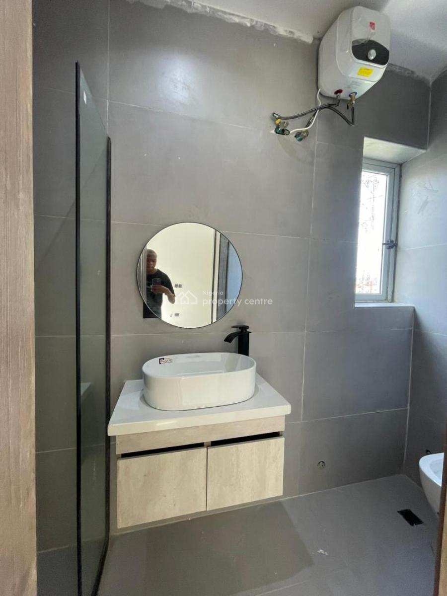 2bedroom Apartment, Lekki Phase 1, Lekki, Lagos, Block of Flats for Sale