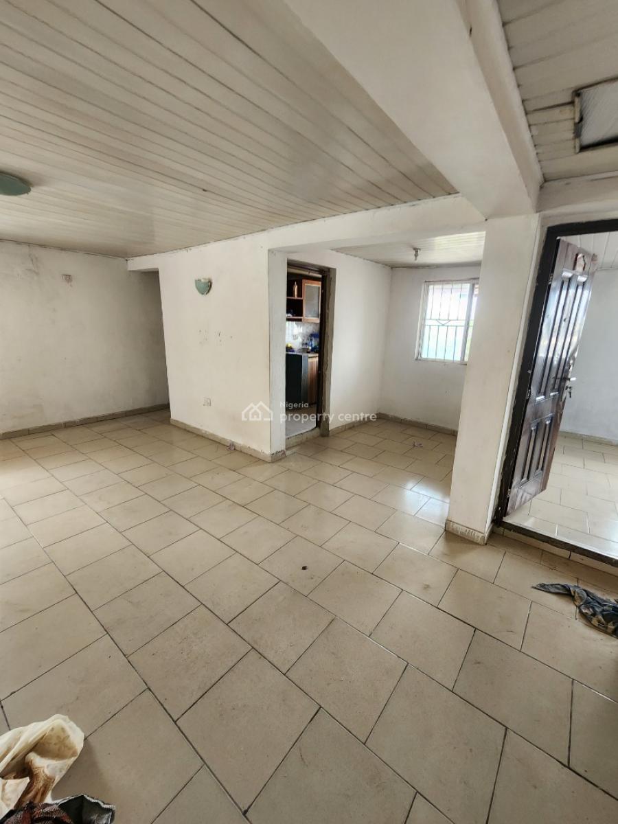 2bedroom Flat, Okeira Kekere Community, Ajah, Lagos, Flat / Apartment for Rent