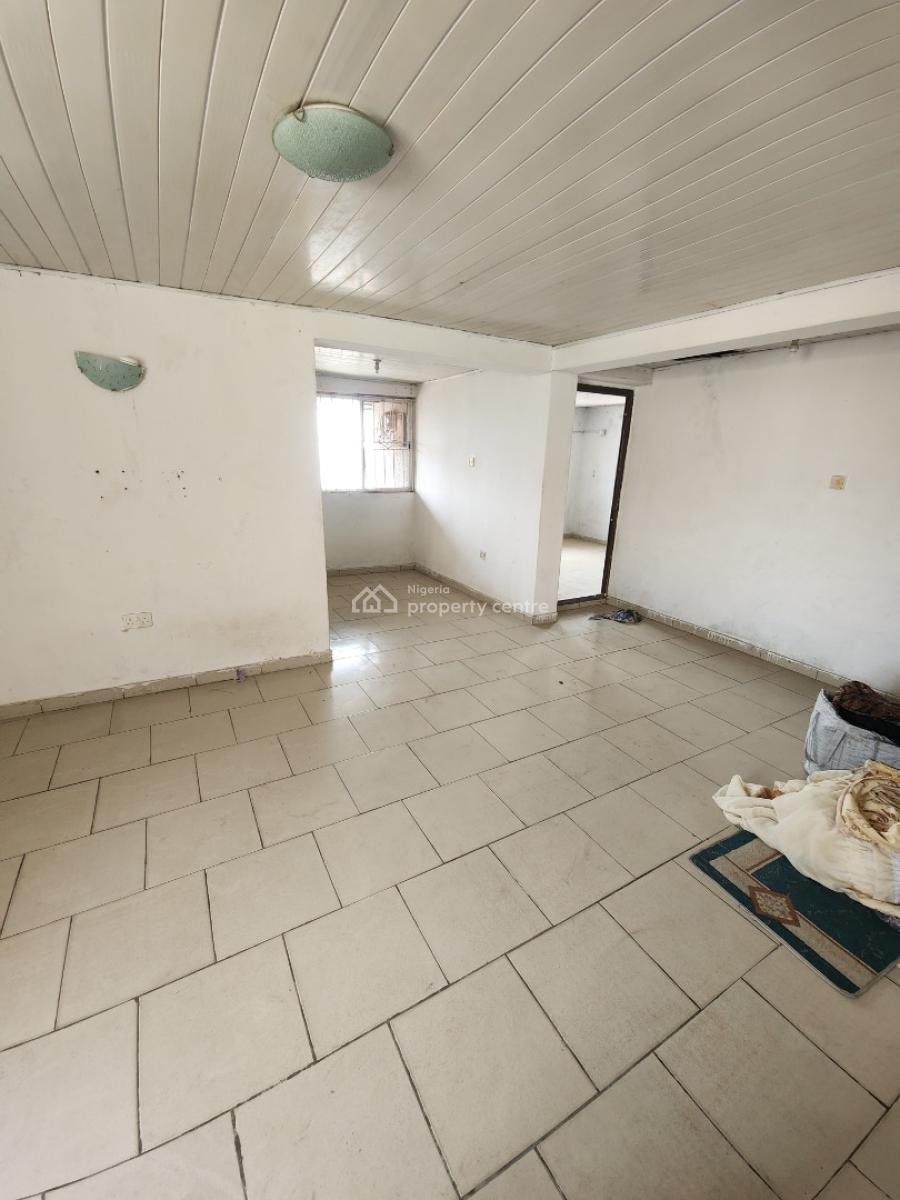 2bedroom Flat, Okeira Kekere Community, Ajah, Lagos, Flat / Apartment for Rent