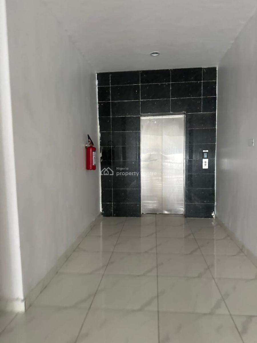 Beautifully Built 2bedroom Apartment with Swimming Pool ,gym&elevator, Lekki Phase One ,lekki ,lagos ,nigeria, Lekki Phase 1, Lekki, Lagos, Flat / Apartment for Sale