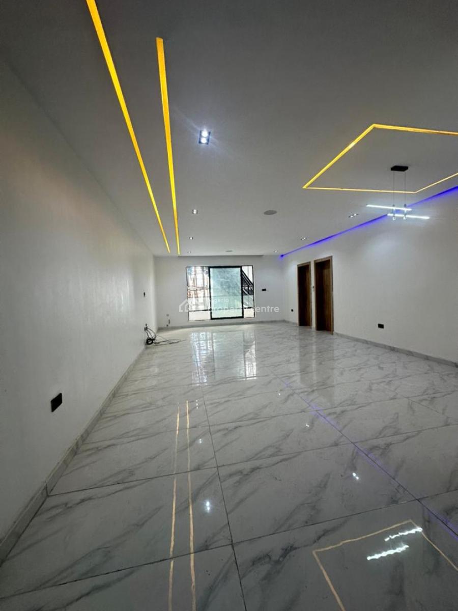 Beautifully Built 2bedroom Apartment with Swimming Pool ,gym&elevator, Lekki Phase One ,lekki ,lagos ,nigeria, Lekki Phase 1, Lekki, Lagos, Flat / Apartment for Sale