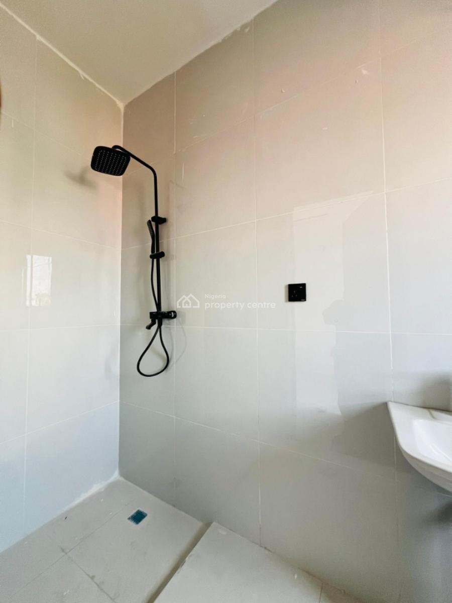 Aesthetically Pleasing 3 Bedroom Penthouse + Swimming Pool,elevator, Best Offer Currently 2 Minutes Drive to Admiralty Way, Lekki Phase 1, Lekki, Lagos, Flat / Apartment for Sale