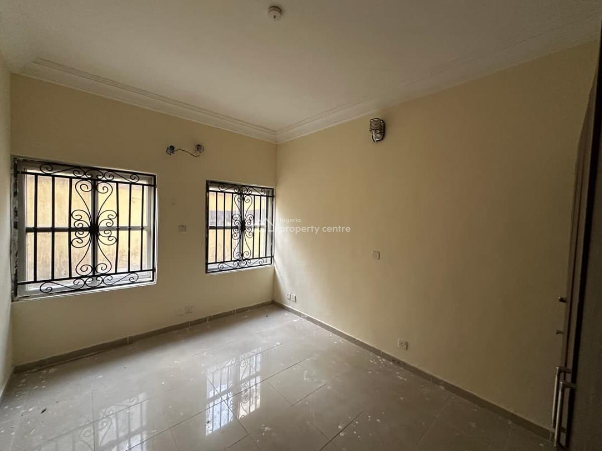 3 Bedroom Apartment, Mobile Road, Ilaje, Ajah, Lagos, Flat / Apartment for Rent
