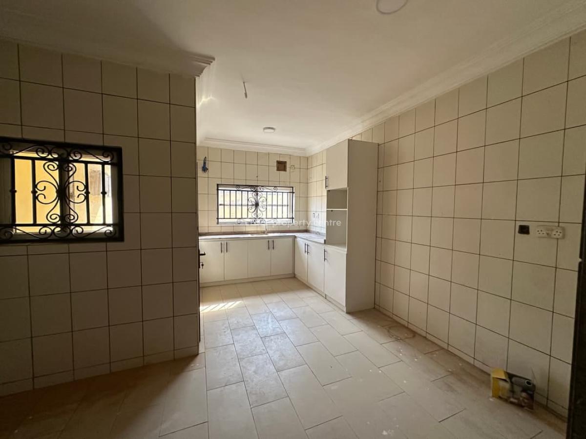 3 Bedroom Apartment, Mobile Road, Ilaje, Ajah, Lagos, Flat / Apartment for Rent