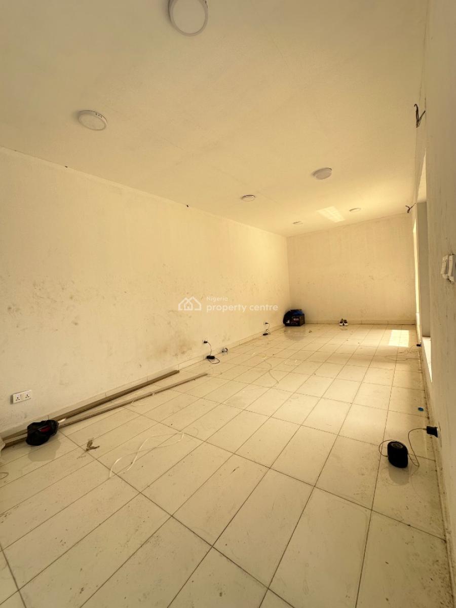 2 Bedroom Apartment with Gym and Elevator, Lekki Phase 1, Lekki, Lagos, Flat / Apartment for Rent