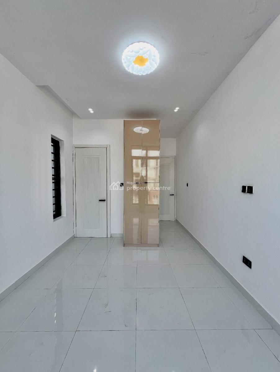 Serviced 2 Bedroom Apartment with Bq, Ologolo, Ologolo, Lekki, Lagos, Block of Flats for Sale