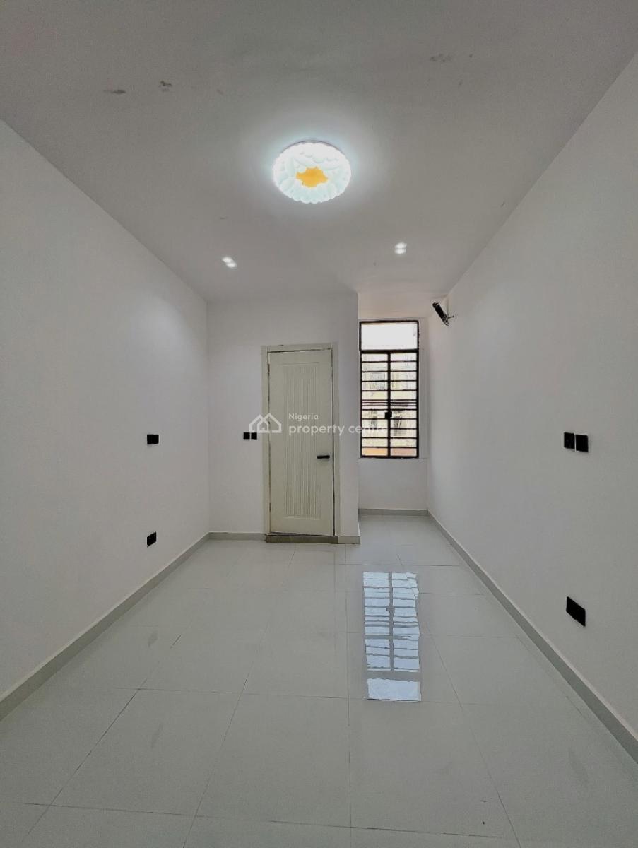 Serviced 2 Bedroom Apartment with Bq, Ologolo, Ologolo, Lekki, Lagos, Block of Flats for Sale