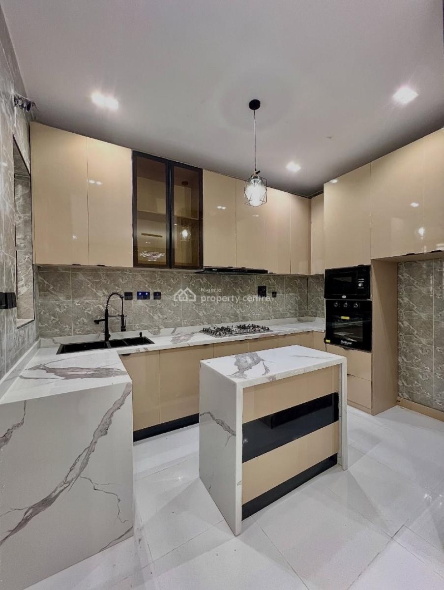 Serviced 2 Bedroom Apartment with Bq, Ologolo, Ologolo, Lekki, Lagos, Block of Flats for Sale