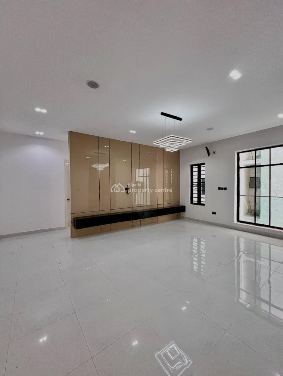 Serviced 2 Bedroom Apartment with Bq, Ologolo, Ologolo, Lekki, Lagos, Block of Flats for Sale