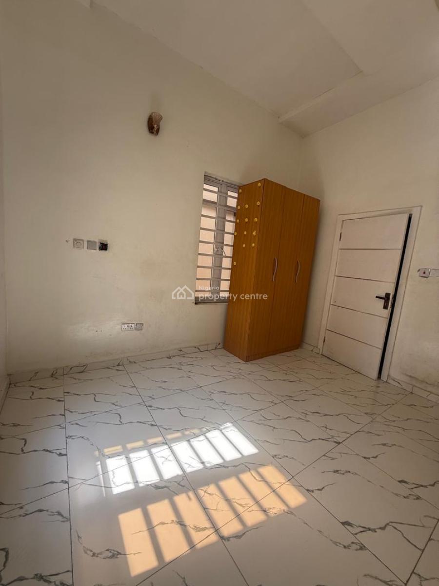 Specious Room Upstairs in a Secured Shared Apertment, Orchid Road Royal Pine Lekki Lagos, Lekki, Lagos, Self Contain (single Rooms) for Rent