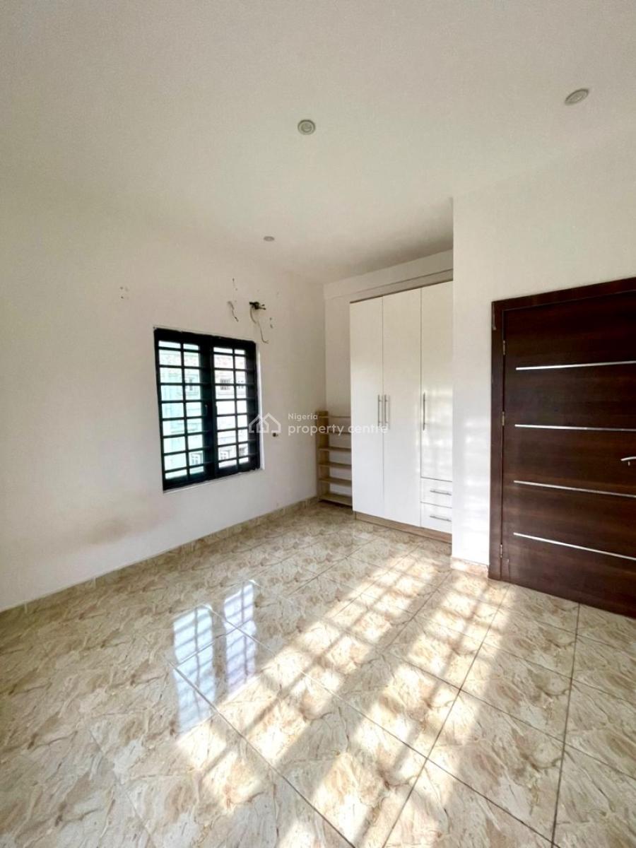 Luxury and Spacious 2 in a Compound Upstairs, Sangotedo, Ajah, Lagos, Flat / Apartment for Rent